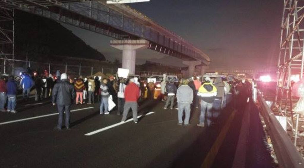Hay cierre de circulación total en dirección a la ciudad de México, por lo que pidió utilizar vías alternas. (TWITTER)
