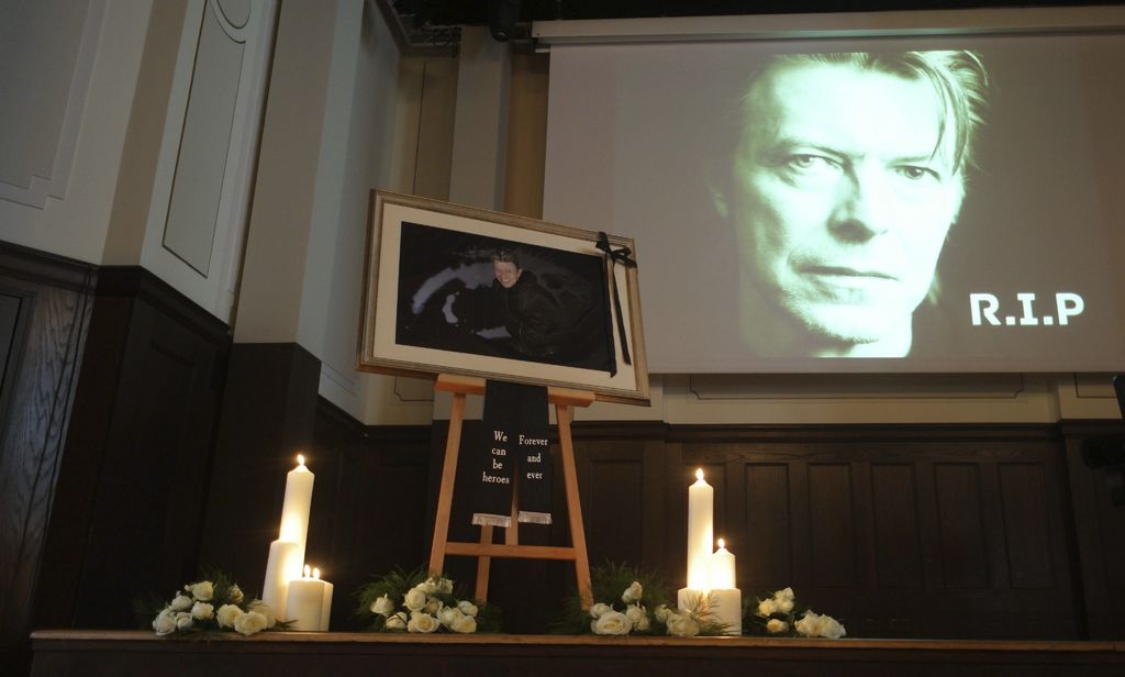 Benito Cerati, el hijo del fallecido líder de la banda de rock argentina Soda Stereo, se sumó a los homenajes póstumos a David Bowie. (ARCHIVO) 