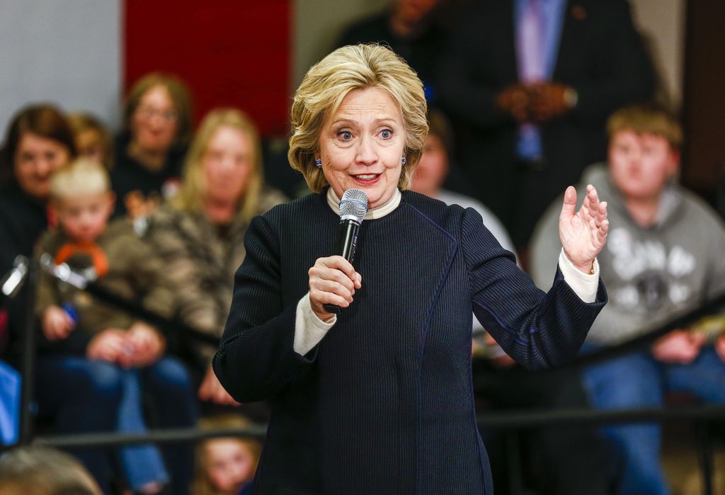 Clinton se vio envuelta en una polémica  al revelarse que había utilizado su cuenta de correo electrónico privada para asuntos de interés nacional mientras era secretaria de Estado. (ARCHIVO)