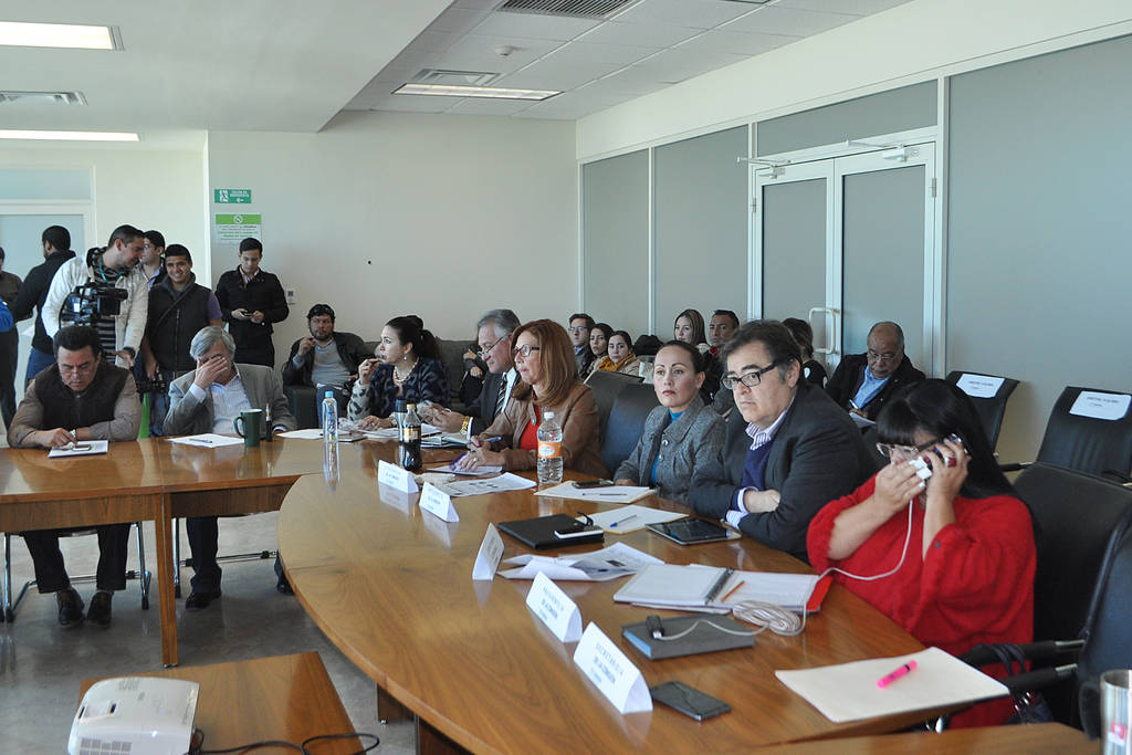 Planeación. El director del Implan, Eduardo Holguín, compareció ayer ante los regidores y síndicos de Torreón. (FABIOLA P. CANEDO)
