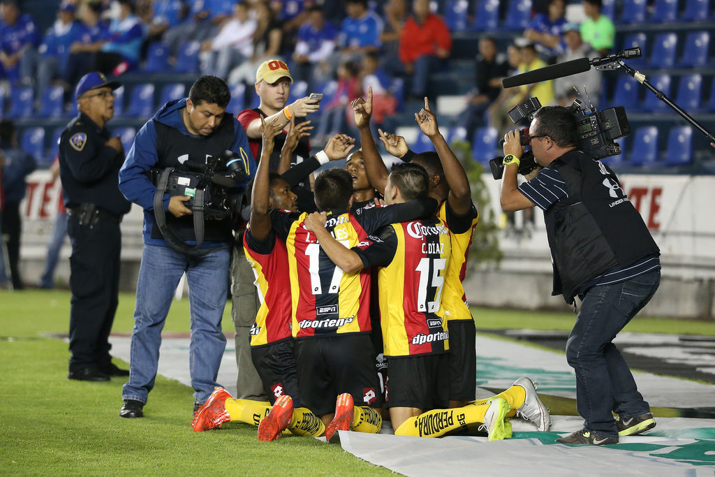 Leones Negros de la Universidad de Guadalajara inició con el pie derecho su participación en la Copa MX, al vencer como visitante 2-1 a Dorados de Sinaloa. (ARCHIVO)