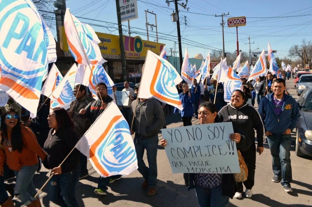 Manifestación. Panistas de Acuña salieron a las calles para protestar contra Humberto Moreira.