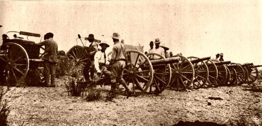 Artillería apuntando a Torreón desde el Cerro de las Calabazas en marzo de 1914.

