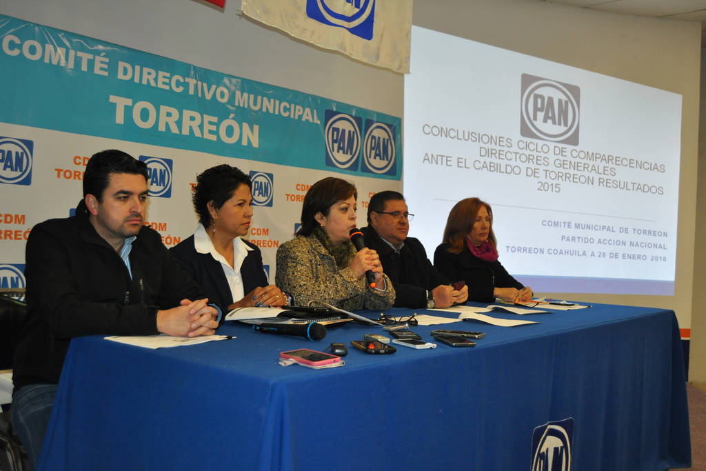 Oposición. Los regidores del PAN, acompañados por la presidenta municipal del partido, María Eugenia Cázares, anunciaron que pedirán la destitución de los titulares de las dependencias. (GUADALUPE MIRANDA)