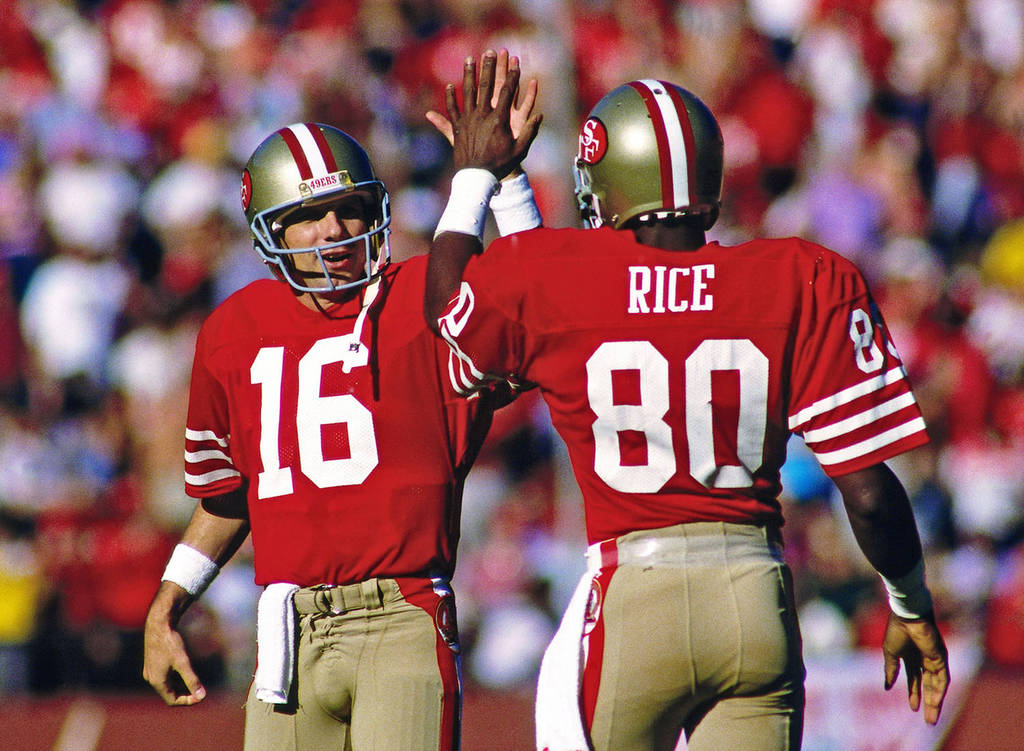 Joe Montana (16) y Jerry Rice brillaron intensamente con los 49ers de San Francisco. (AP)