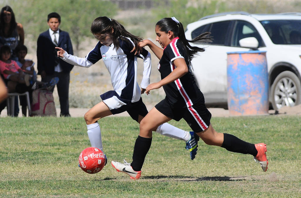 Cada fin de semana se disputan en Saltillo, Monclova, San Pedro, Monterrey y Torreón, emocionantes partidos de futbol femenil. (ARCHIVO)