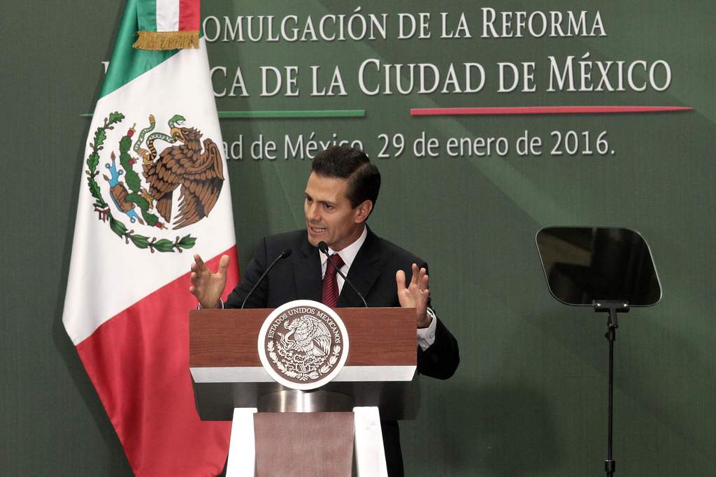 Promulgación. El presidente Enrique Peña Nieto encabezó ayer en Palacio Nacional la ceremonia de la promulgación de la Reforma Política de la Ciudad de México. (EL UNIVERSAL)