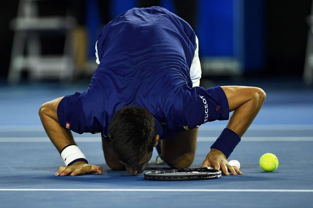 Djokovic igualó con su sexto título en Melbourne las seis conquistas del australiano Roy Emerson. (EFE) 