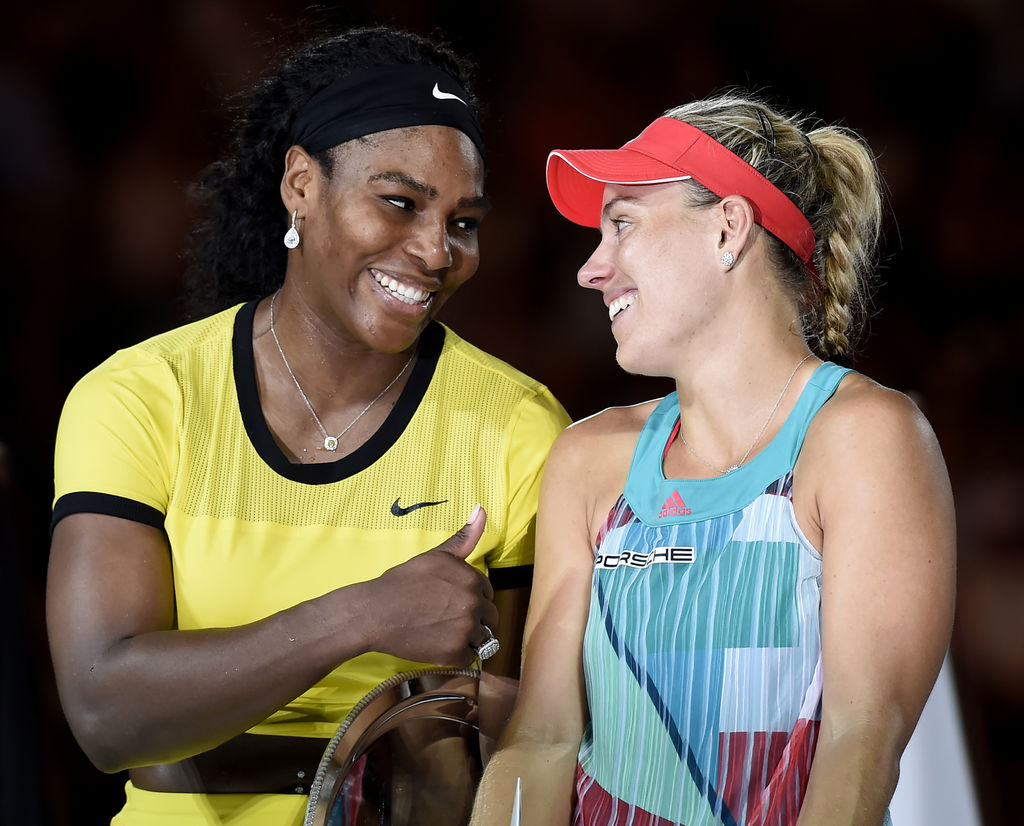 Serena Williams supo reconocer la victoria de su rival e incluso se mostró sonriente después de terminado el partido. (Fotografías de AP)