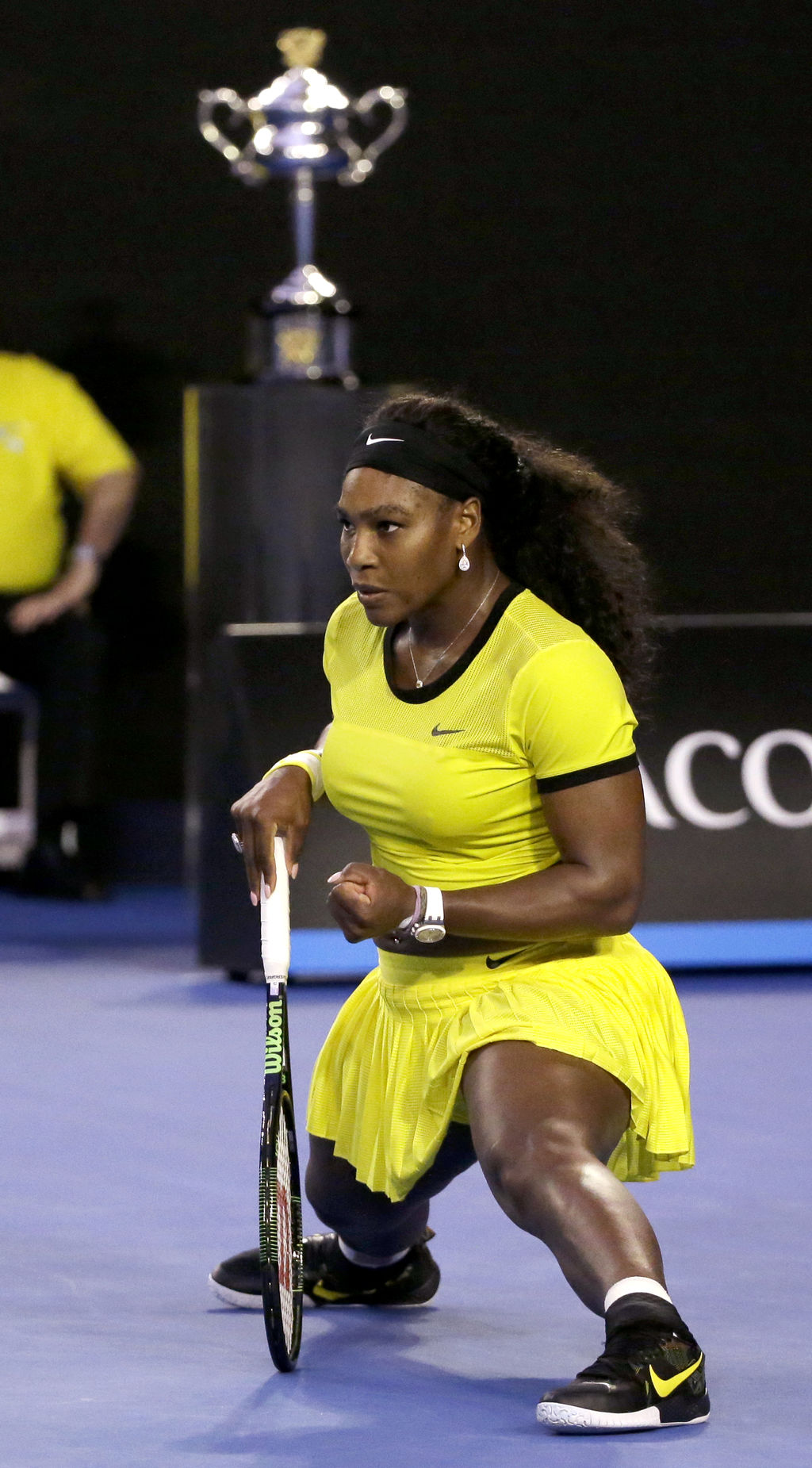 Serena, número uno del mundo y máxima favorita, fue superada en dos horas y ocho minutos, por parciales de 6-4, 3-6 y 6-4.