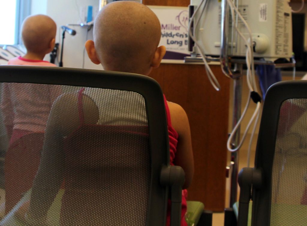 La terapia con protones o protonterapia para tratar el cáncer de cerebro infantil es más segura y presenta menos efectos secundarios que la radioterapia. (ARCHIVO)
