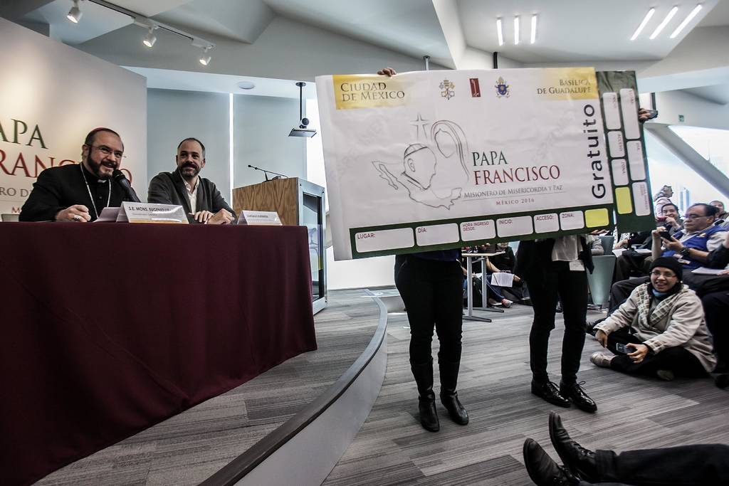 Seguros. Ayer el CEM presentó los boletos que se usaran para los eventos del Papa Francisco en México.