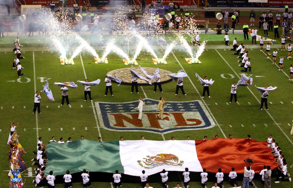 En 2005, Cardinales de Arizona y 49’s de San Francisco protagonizaron el primer partido de temporada regular en suelo mexicano. (AP)