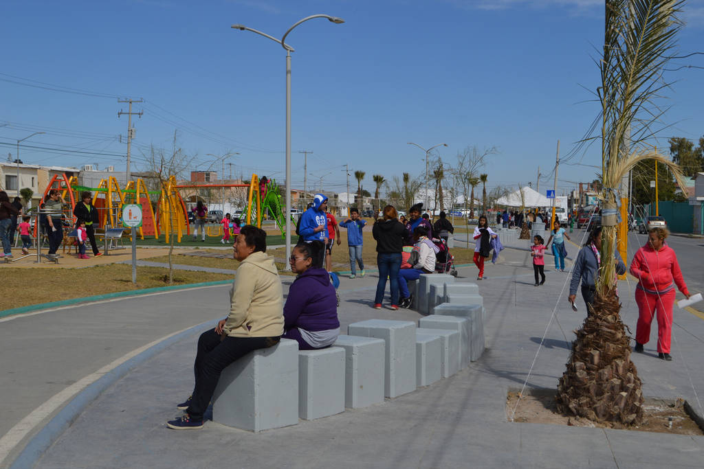 Asistencia. Familias acuden al paseo sabatino que se organiza en la Línea Verde de Torreón