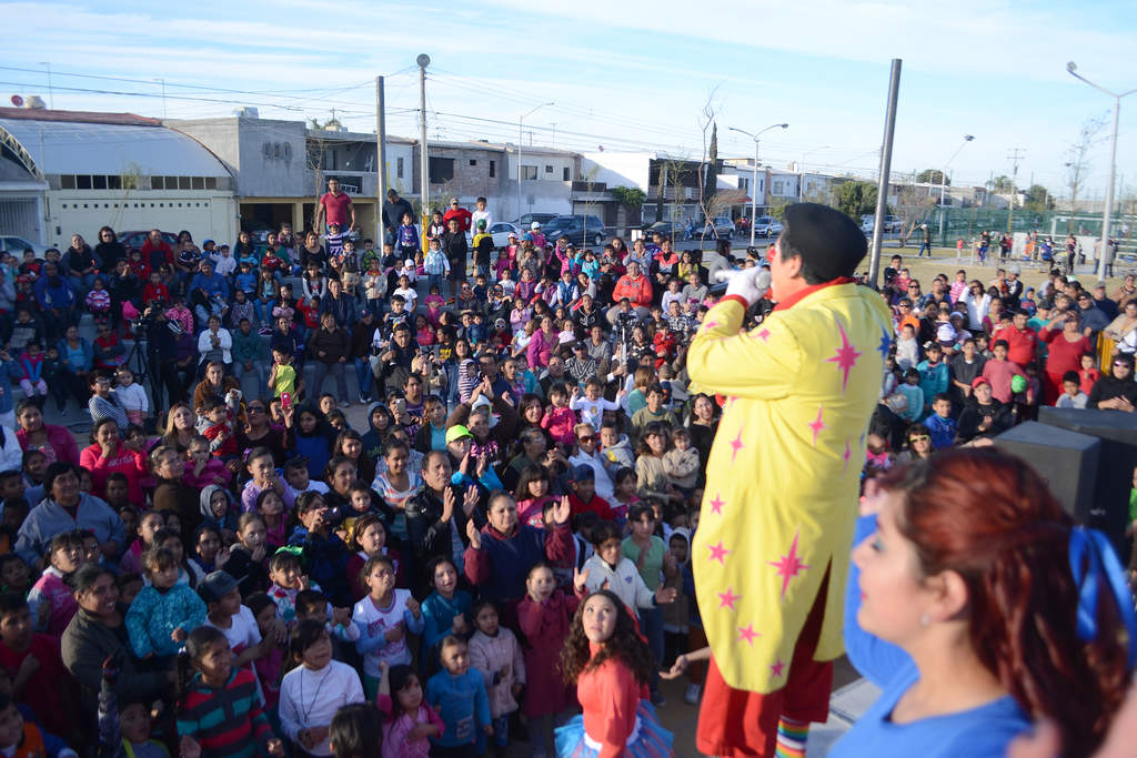 Gran asistencia. Cientos de laguneros se dieron cita en la Línea Verde de Torreón para disfrutar del espectáculo.
