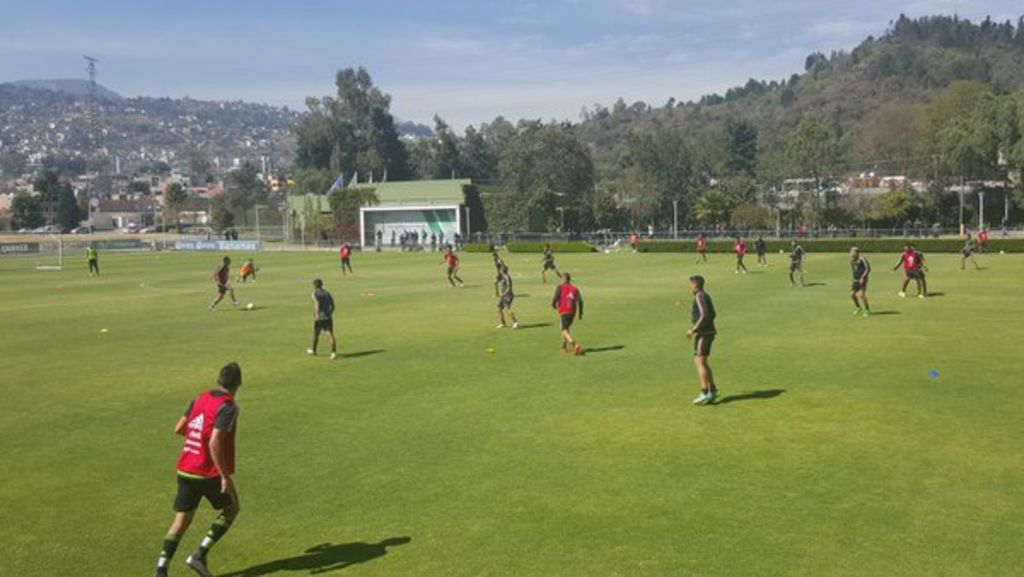 La Selección Mexicana de Futbol comenzó su concentración de cara al partido del miércoles ante Senegal, en el inicio de sus actividades en el 2016. (TWITTER)