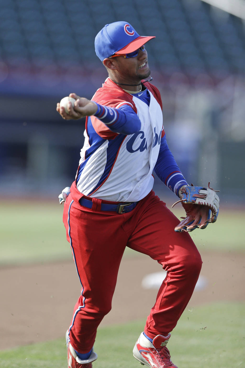 Yulieski Gurriel es considerado una figura en el beisbol cubano. (AP)