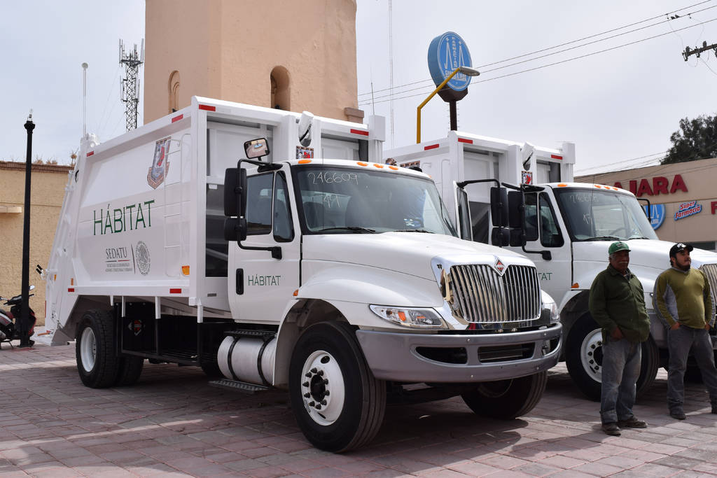 Camiones nuevos. El Ayuntamiento de San Pedro adquirió dos camiones nuevos para la recolección de basura. (MARY VÁZQUEZ)