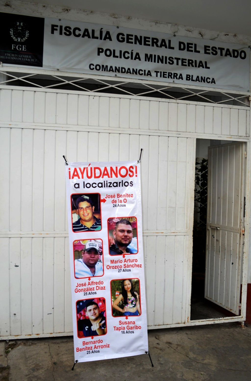 Confirman que se les notificó a los padres de familia que los restos hallados en un rancho de Tlalixcoyan corresponden a dos de los muchachos: Bernardo Benítez y Alfredo González.  (ARCHIVO) 