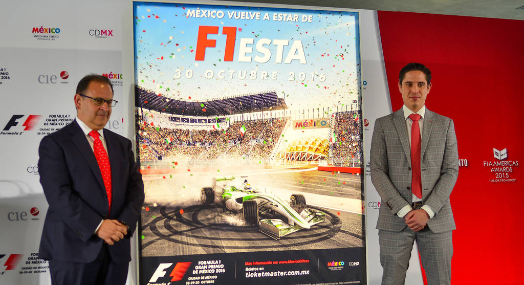 Federico González Compeán (i), director general del Gran Premio de México y Rodrigo Sánchez, director de mercadotecnia, dieron a conocer el cartel del Gran Premio de México de Fórmula Uno. (NOTIMEX)