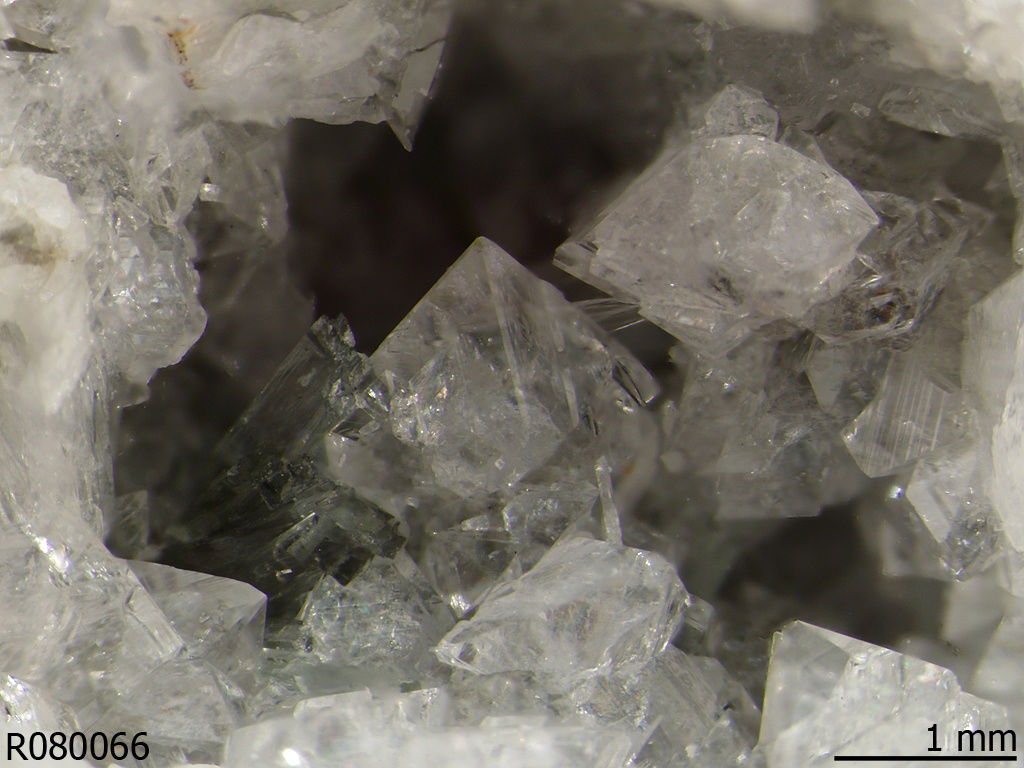Minerales como la fingerita, descubierto en El Salvador, o la amicita, diferencian a la Tierra del resto de planetas. (EFE)