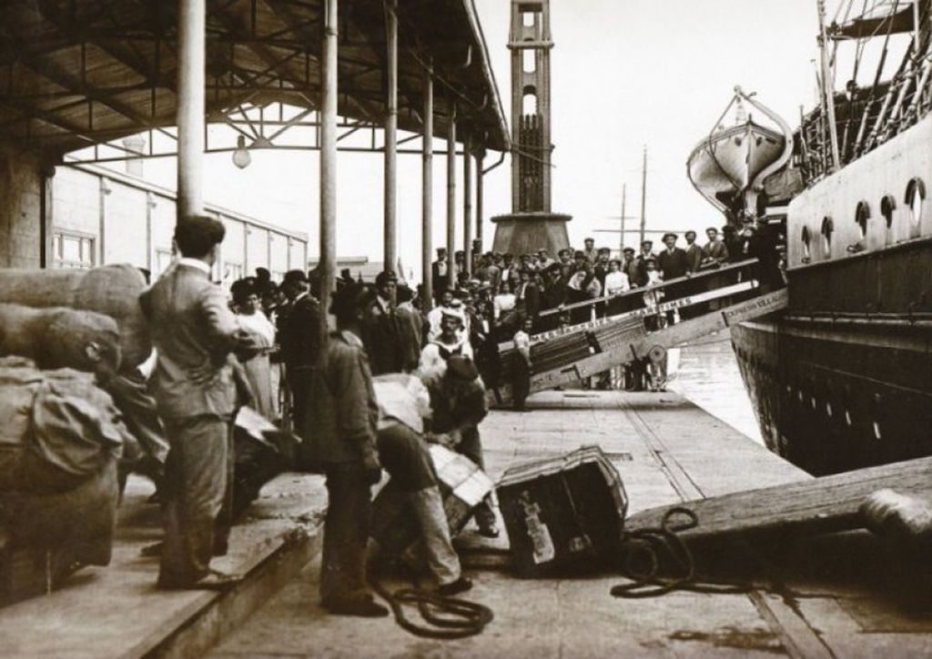 El desembarco el 25 de noviembre de 1905 llegando a Veracruz.


