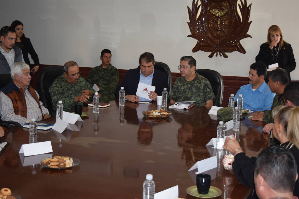 Reuniones. El general Díaz Organitos se reunió con empresarios; antes lo hizo con algunos alcaldes de la región. (MA. ELENA HOLGUÍN)