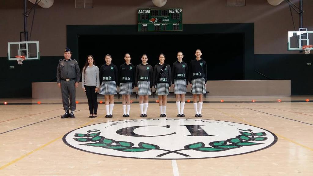 Las integrantes de la escolta del Colegio Inglés de Torreón lograron su boleto luego de ser las mejores en el torneo de nivel estatal. Colegio Inglés va al concurso nacional de escoltas