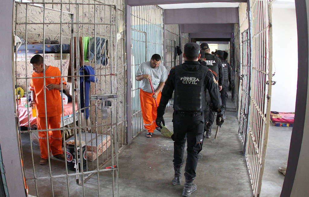 Sin control. Como la mayoría de los penales en México, en Topo Chico los reos imponían sus reglas.