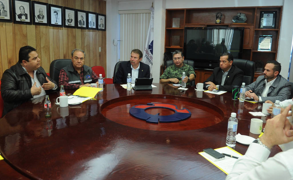 Contacto. Socios del GEL se reunieron con el general de brigada Juan Manuel Díaz Organitos. (Ramón Sotomayor)