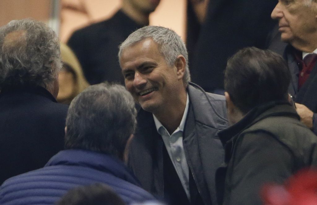 El entrenador José Mourinho estuvo en las gradas para observar a su exequipo. (AP)