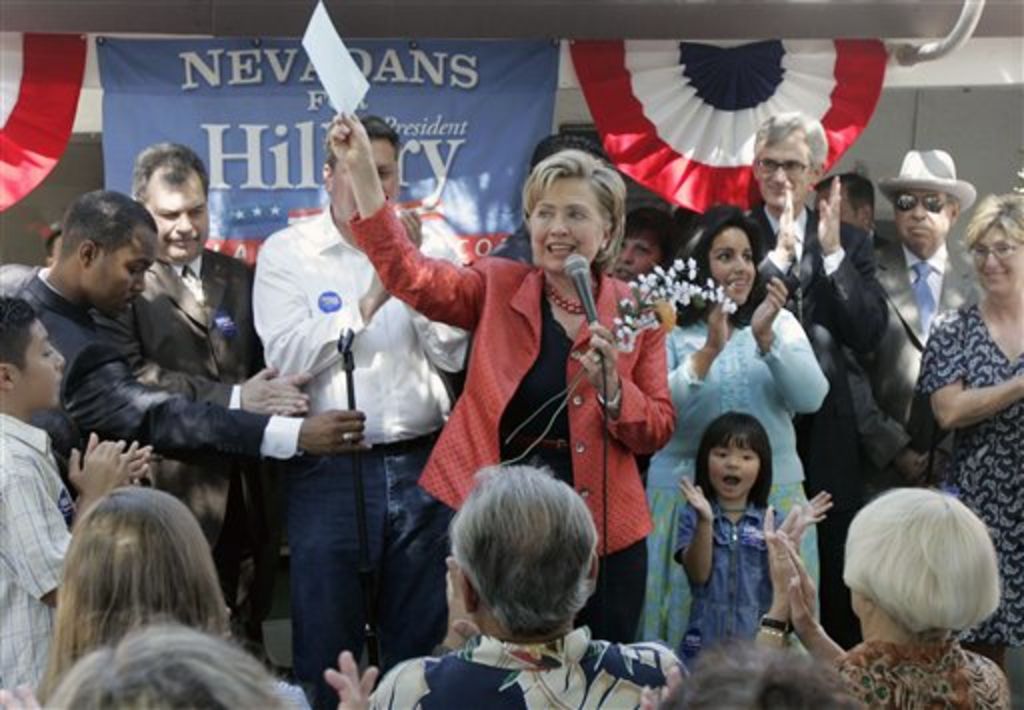 Clinton se llevó el último delegado de las primarias del sábado en Nevada y acumula 52. (ARCHIVO)