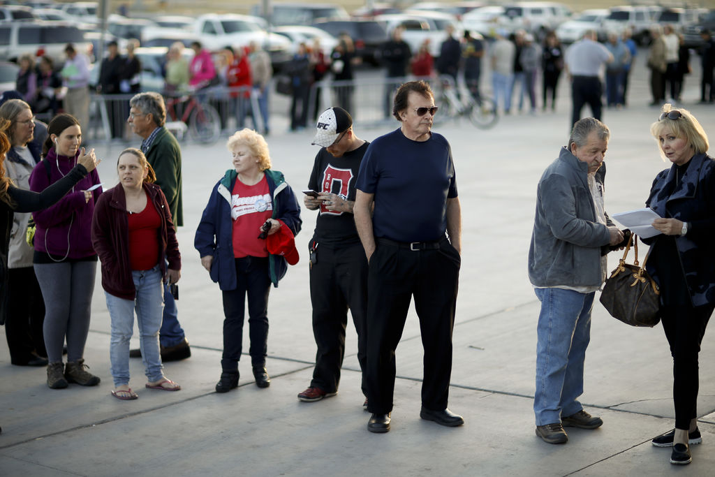 Voto en Nevada. En la imagen aparecen simpatizantes del Partido Republicano esperando votar en Nevada.