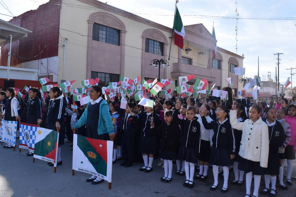 Conmemoración. Niños de la escuela Justo Sierra fueron los encargados del programa oficial del Día de la Bandera. (MARY VÁZQUEZ)