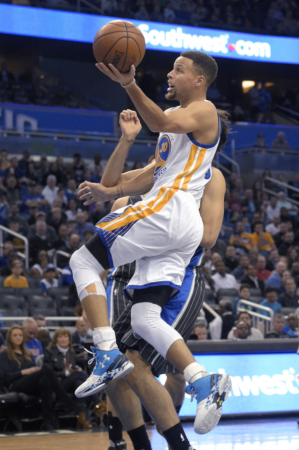 Curry consiguió la marca en el primer cuarto del partido que esta noche los Warriors disputaron y ganaron de visitantes por 114-130 a los Magic de Orlando. (AP)
