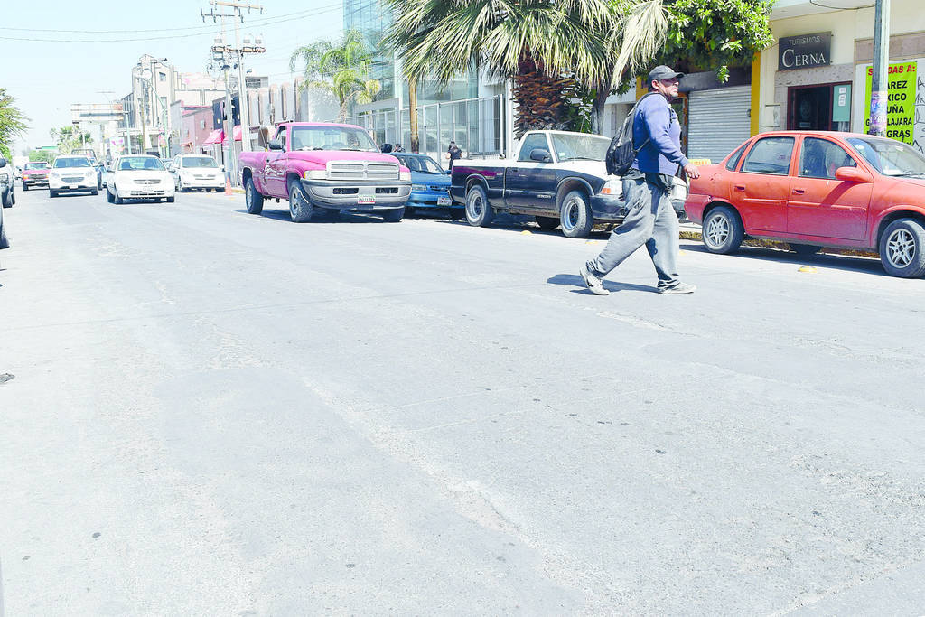 Desigual. Calles como la Morelos siguen desatendidas. (EL SIGLO DE TORREÓN)