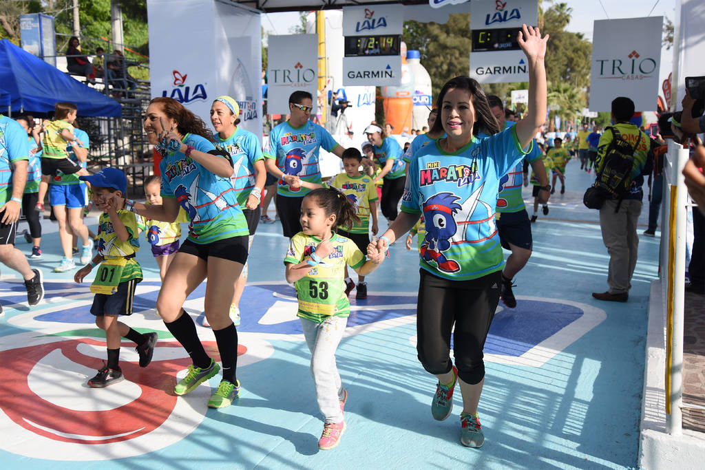 Los pequeños dieron su máximo esfuerzo por llegar a la meta del Mini Maratón Lala. Mini Maratón reúne a familias laguneras