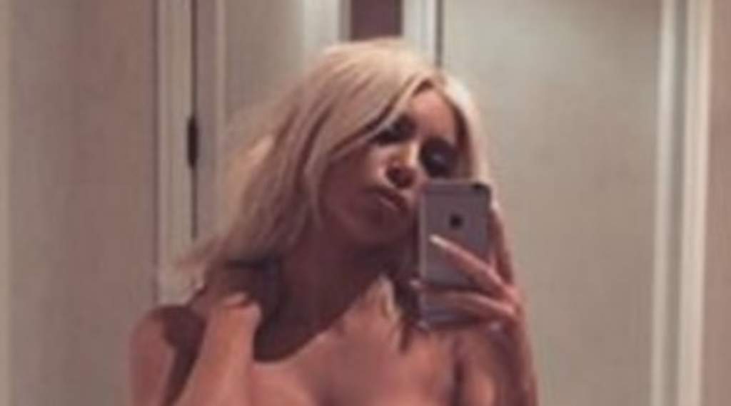Kim Kardashian volvió a romper el Internet con una nueva 'selfie'. (INSTAGRAM)