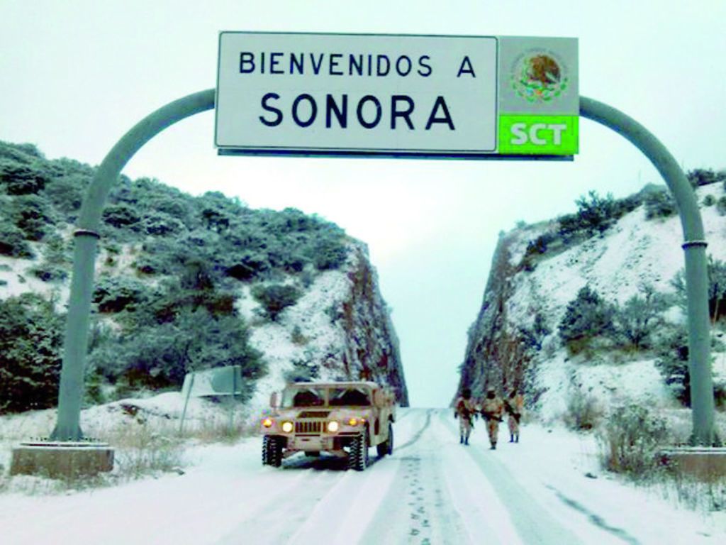 
Resguardo. Elementos del Ejército y de corporaciones policiacas vigilaron las carreteras afectadas en Sonora.