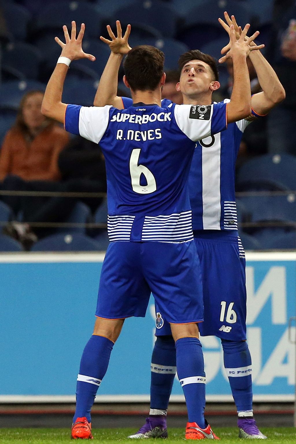 Héctor Herrera fue pieza clave en la victoria del Porto. (EFE)