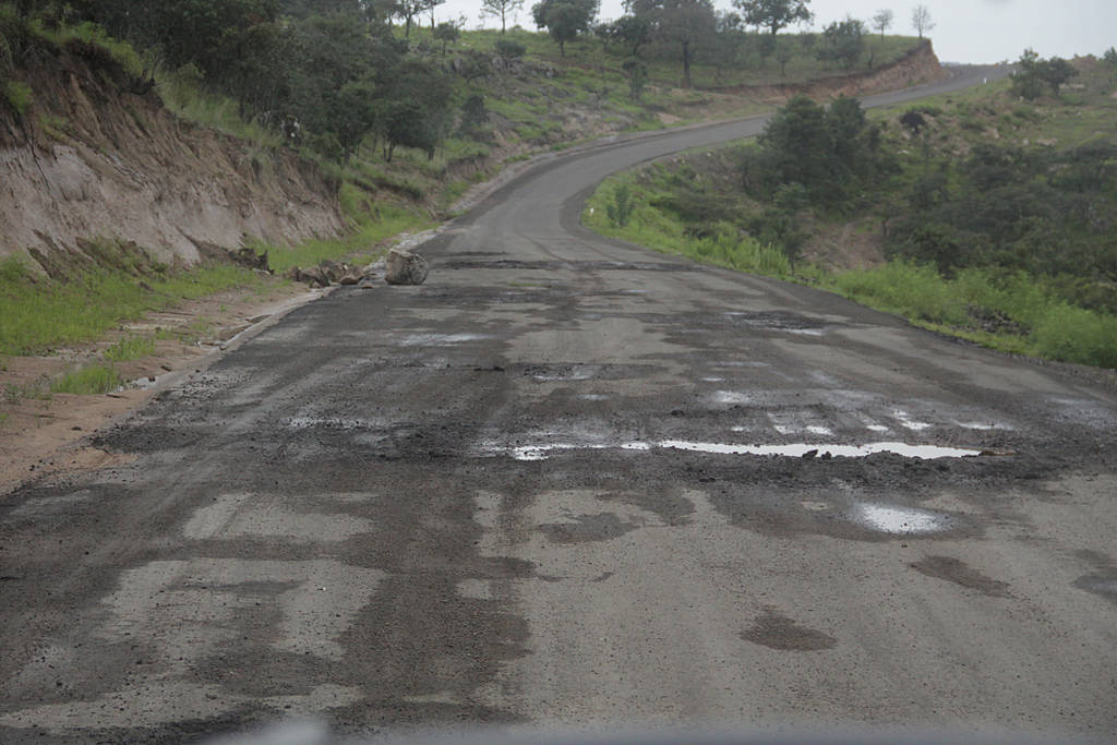 Deterioro. En prácticamente todo el estado hay carreteras en malas condiciones. 