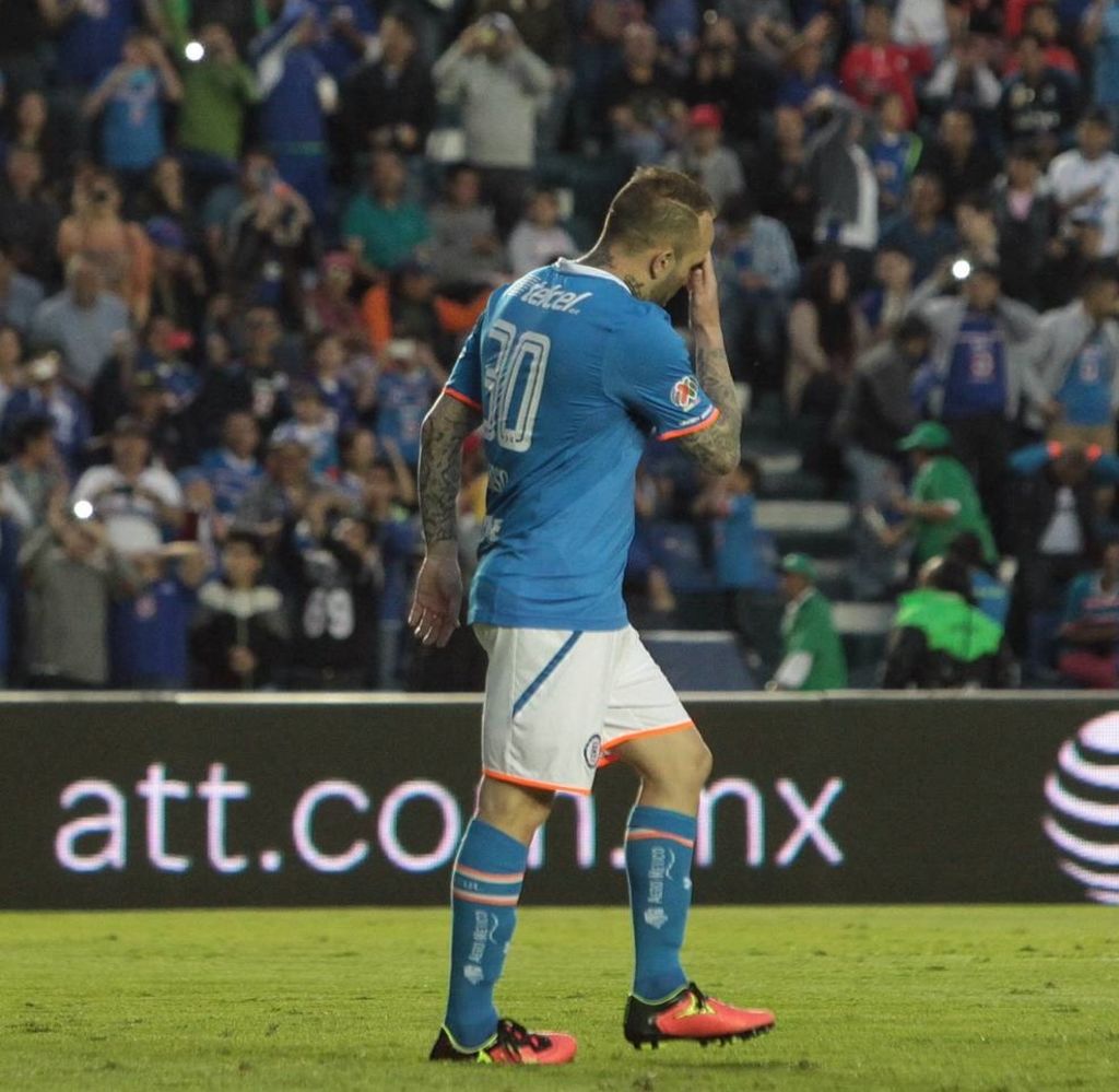 Matías Vuoso falló un penal en tiempo de compensación que pudo darle el triunfo a la Máquina Celeste. Vuoso falla penal y Cruz Azul empata