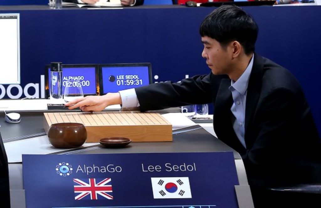 Ambos se enfrentan con el desafío ya ganado por Google, que se impuso en las primeras tres partidas disputadas la semana pasada, mientras Lee logró la victoria el domingo. (TWITTER)