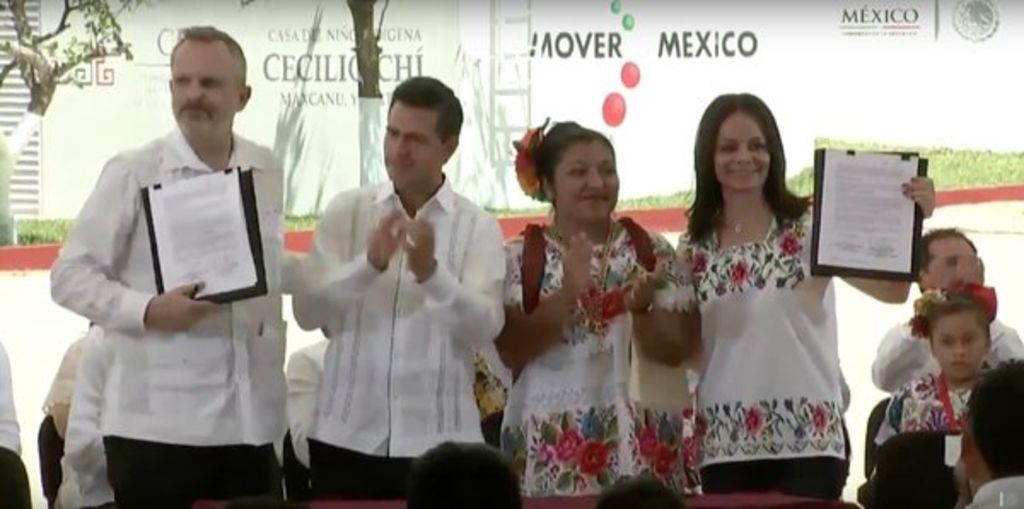 Peña Nieto agradeció a Miguel Bosé los esfuerzos realizados por la niñez mexicana. (TWITTER)