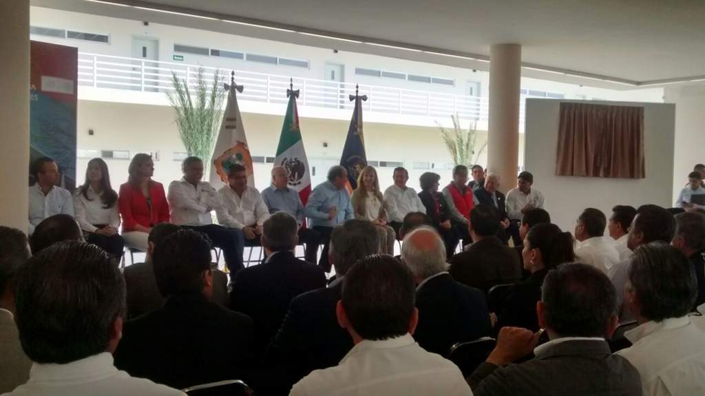 El evento fue encabezado por el gobernador Rubén Moreira, el alcalde Miguel Riquelme, el subsecretario de Educación Media Superior, Rodolfo Tuirán y autoridades educativas. (EL SIGLO DE TORREÓN)