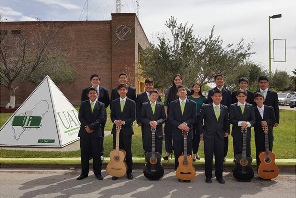 Triunfan. Rondalla de la UAL obtiene el primer lugar a nivel nacional en el Encuentro de Rondallas. (EL SIGLO DE TORREÓN) 