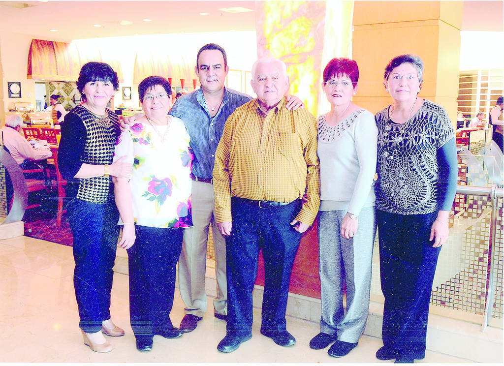   Los hermanos Jorge, Irma, Olga, Silvia y Elvira Rivera Villalpando y su sobrino, Jorge Rivera Mendoza.
