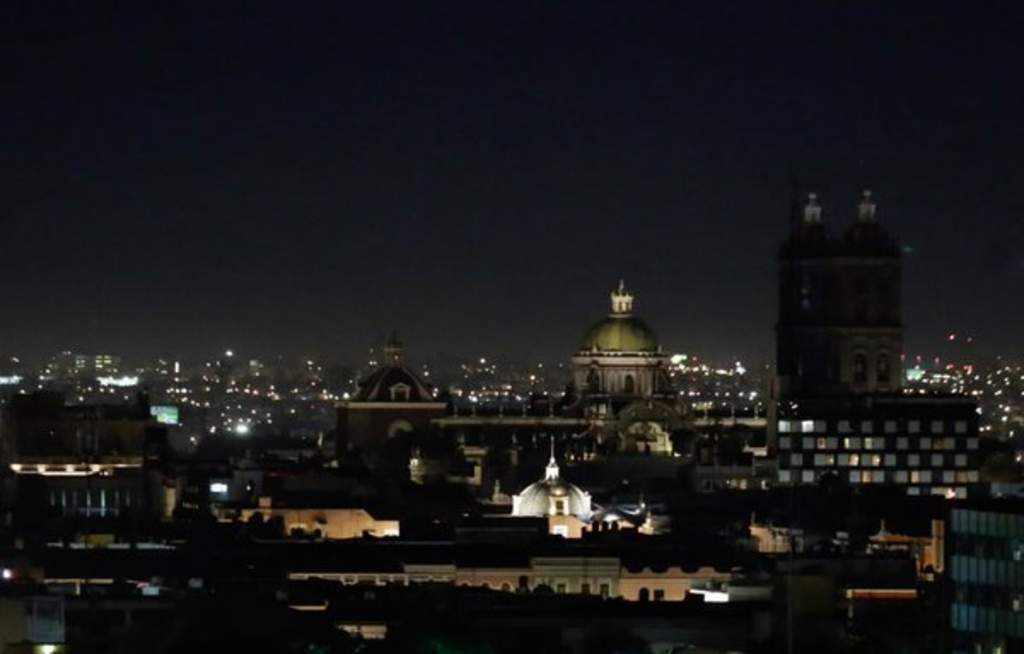 De ángeles. La Catedral de Puebla fue uno de los monumentos que formó parte de la Hora del Planeta.