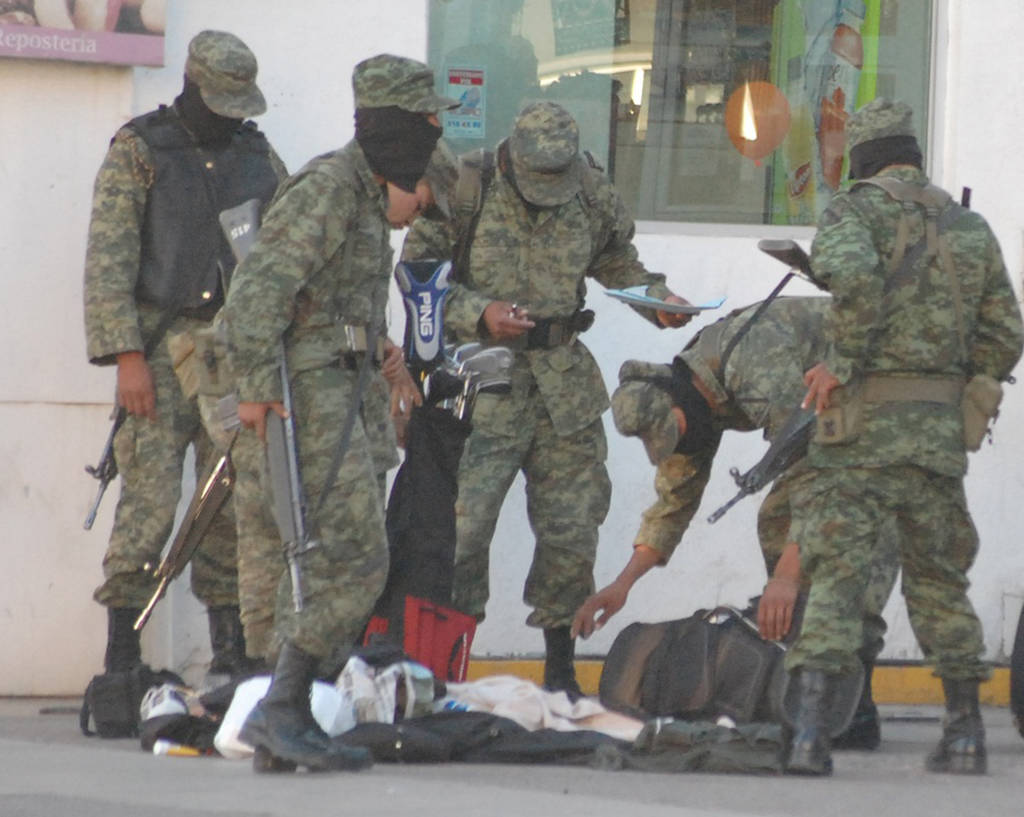 Trabajo.  El Ejército Mexicano tienen buen nivel de confianza entre los ciudadanos, aseguró el comandante, Adolfo Domínguez.