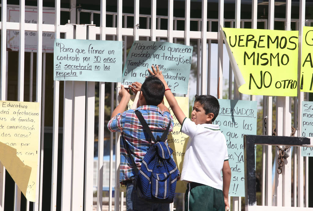 Postura. El gobernador del Estado, Jorge Herrera Caldera aseguró que gestionará el que no haya despidos de maestros.